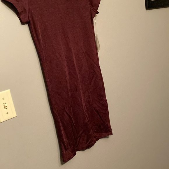 Forever 21 Burgundy Sheath Dress with Mock Neck and Short Sleeves - Picture 5 of 12